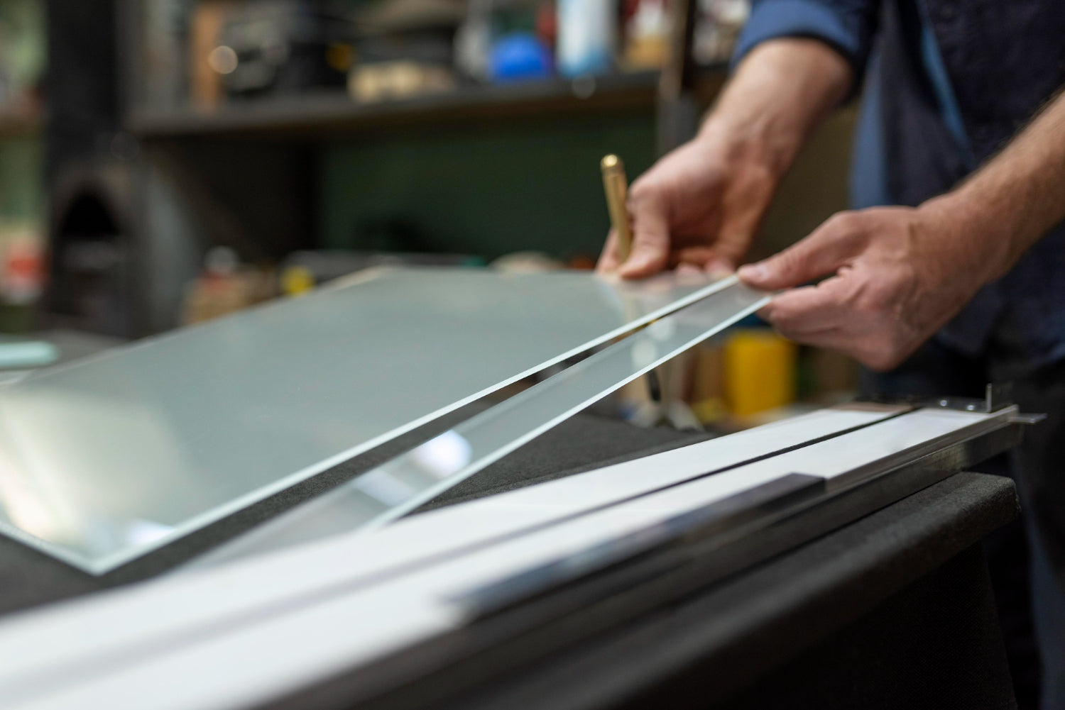 Materials for stained glass: features and selection
