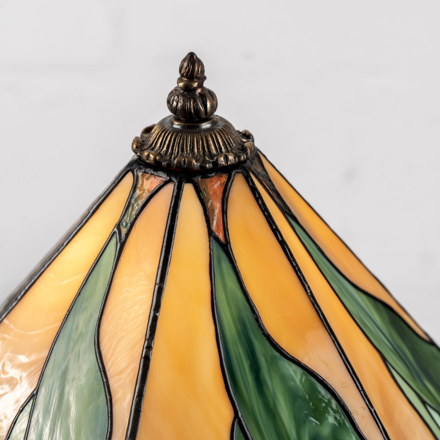 the cap on the top of stained glass lamp 