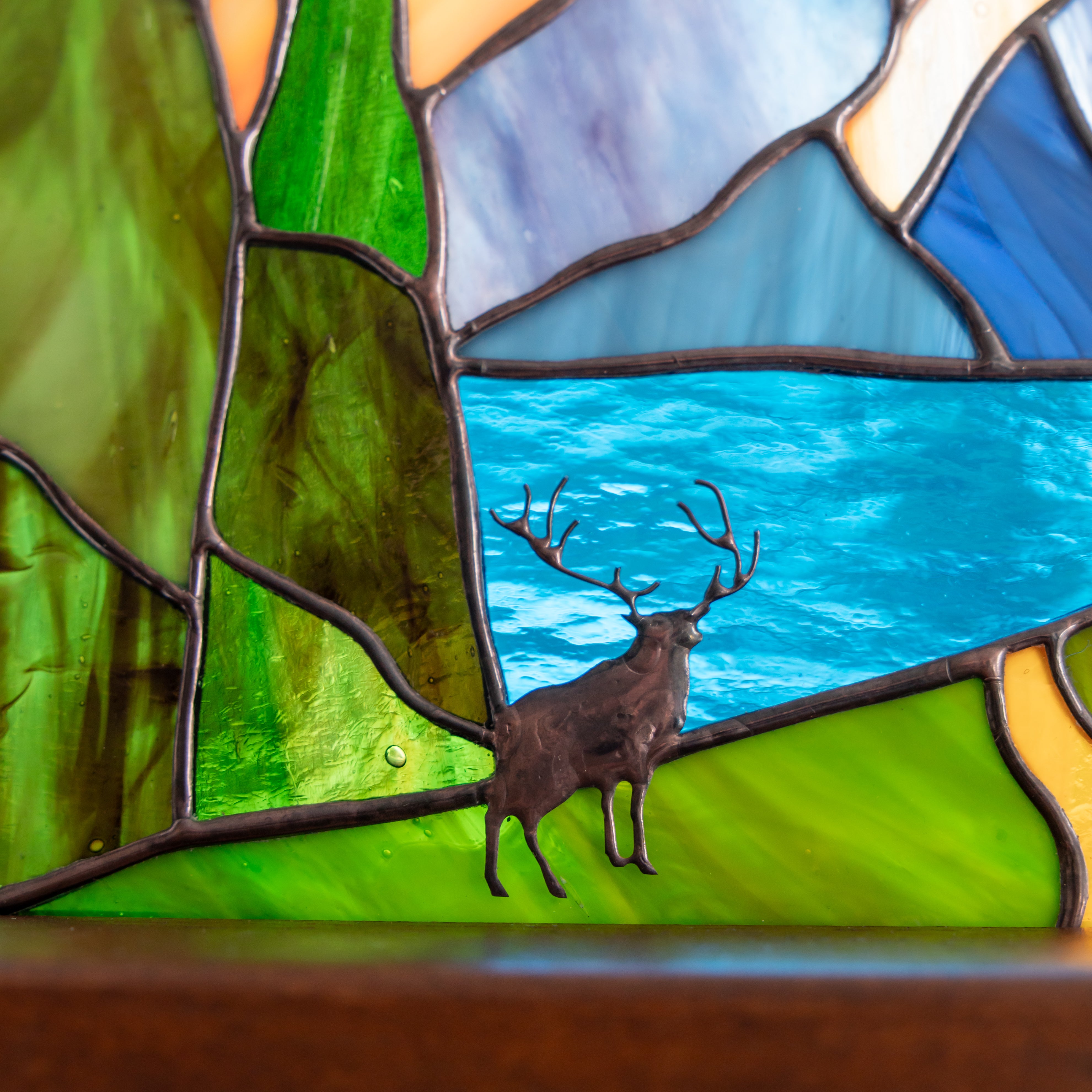 deer on the stained glass panel table decor