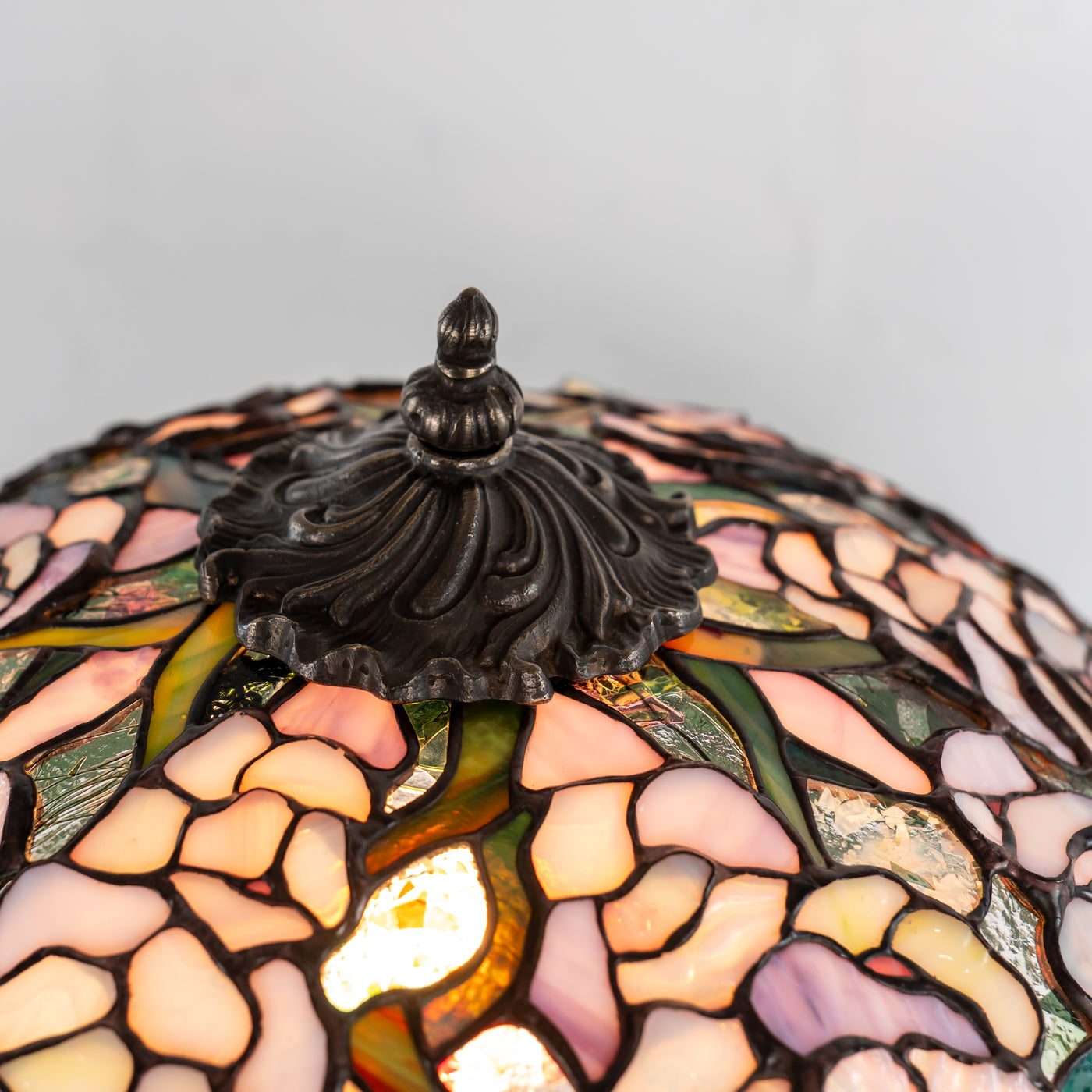 details on the Tiffany stained glass lamp