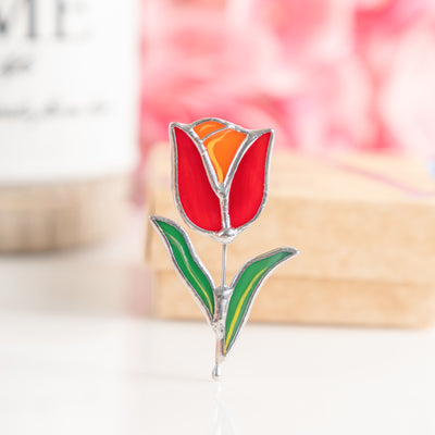 Red flower brooch of stained glass