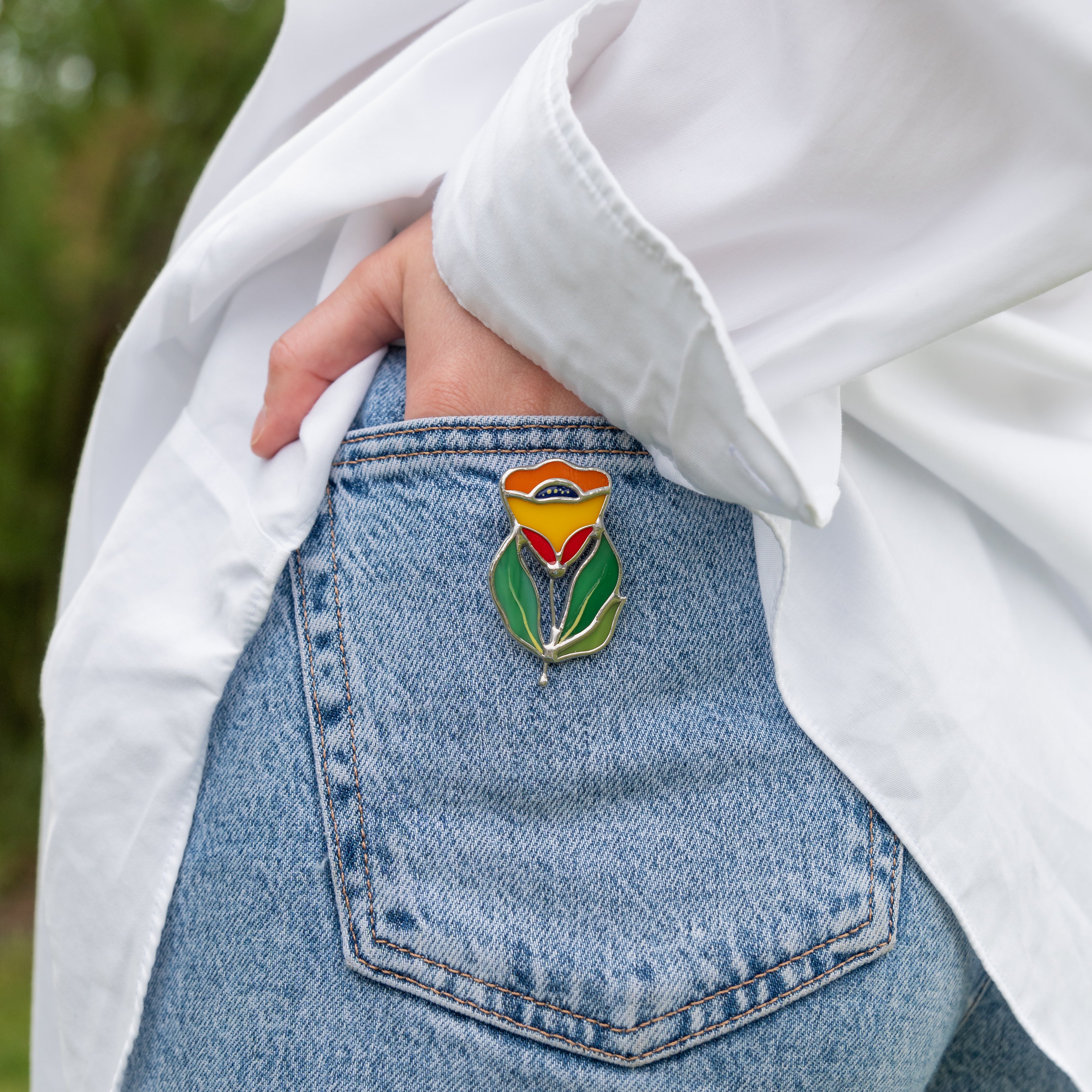 Stained glass pin of a zinnia flower