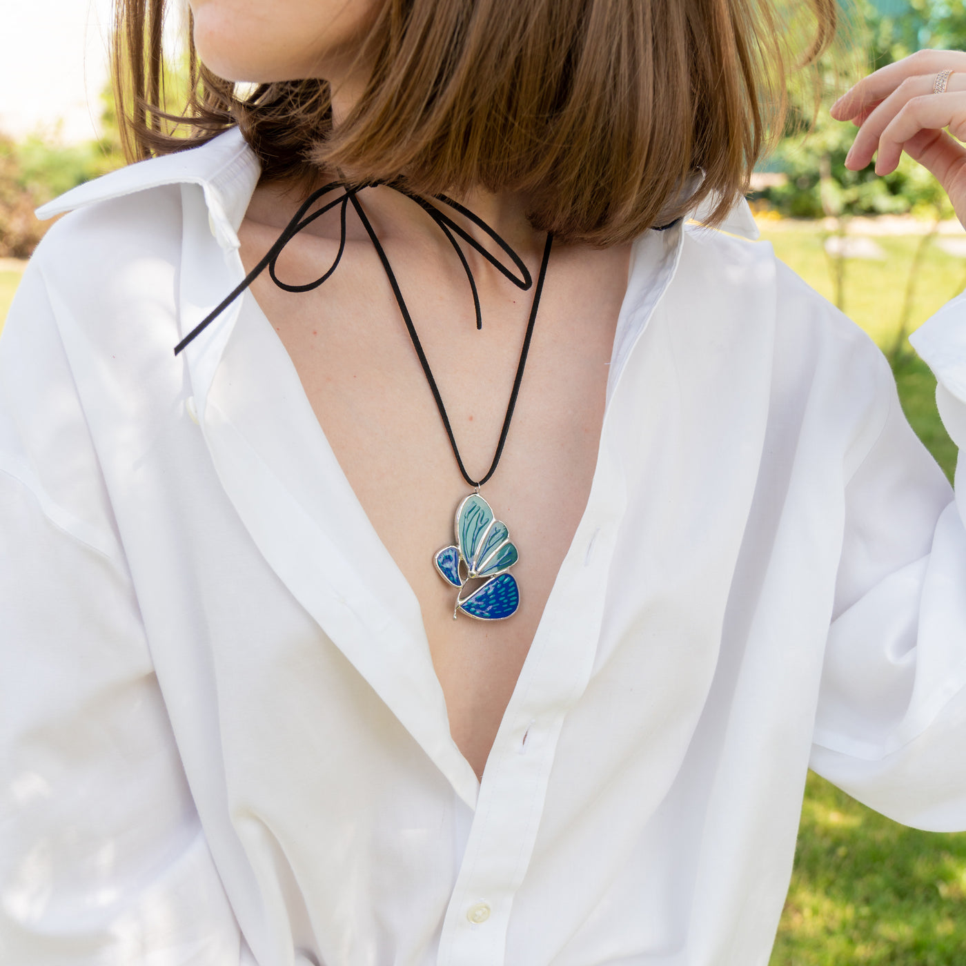 handmade glass blue flower necklace
