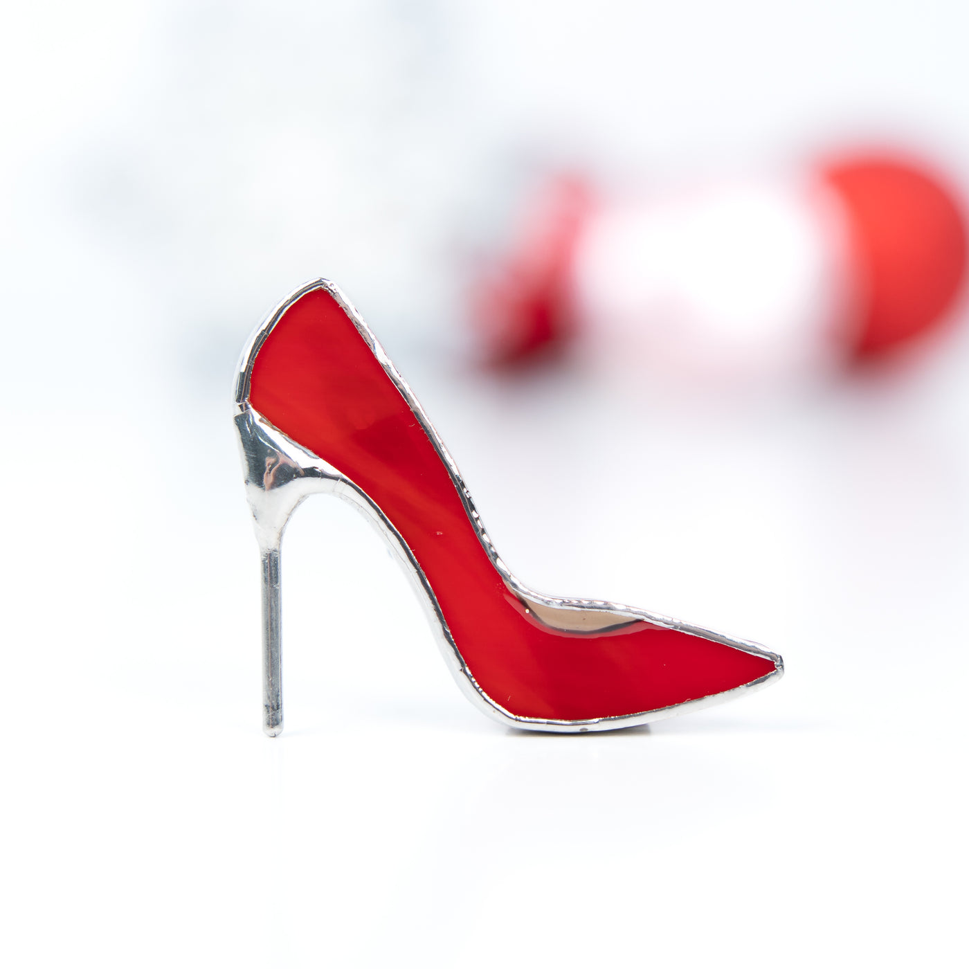 Zoomed  red high heels shoes brooch