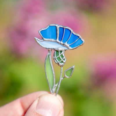 Zoomed stained glass blue and light-blue cornflower brooch