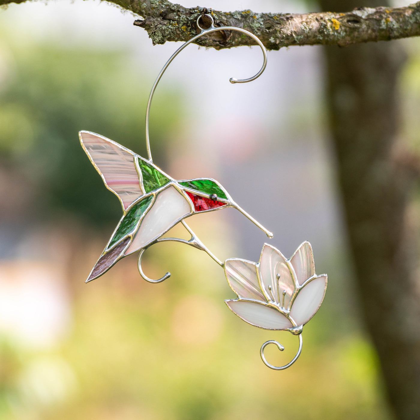 Ruby-throated stained glass hummingbird with the flower suncatcher of stained glass